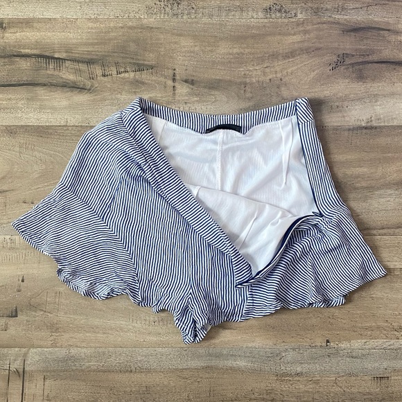 Striped Booty Shorts High Waisted Fashion Statement Casual Mini Dressy Chic - Picture 5 of 8